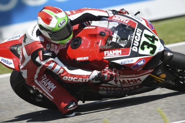 SBK Donington 2014, Giugliano spinge la Ducati: 