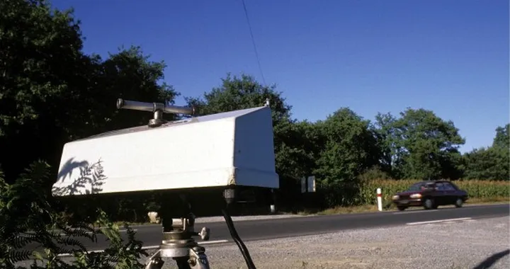 Autovelox nascosto: la multa è nulla?