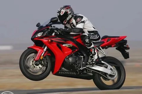 La prima mille del 2006 Honda CBR 1000RR Fireblade