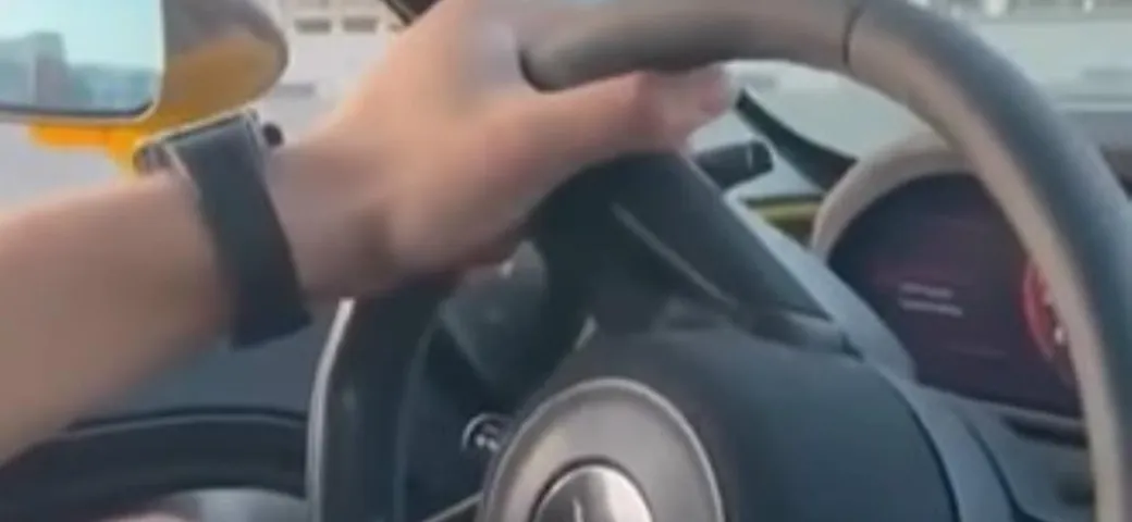 Accelera e si schianta con la McLaren 720S a Dubai [Video]