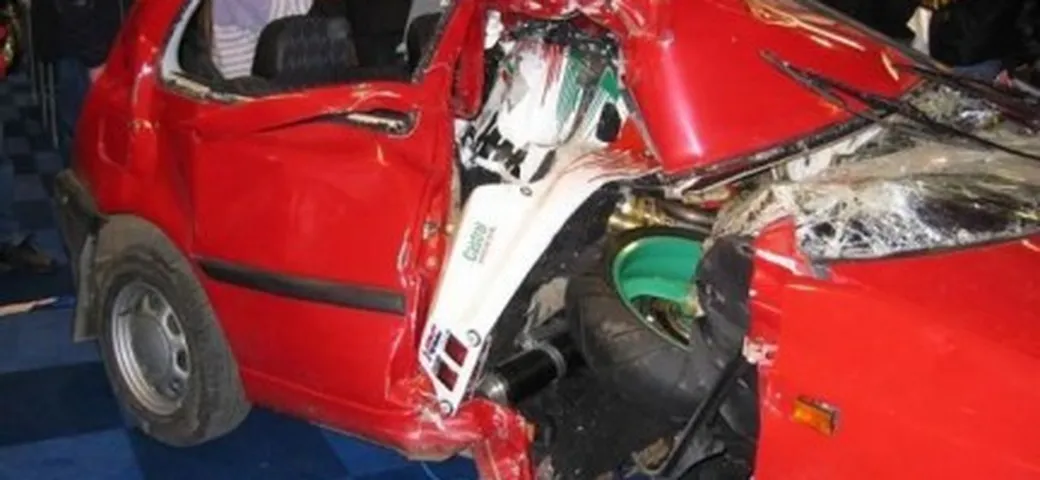 Scontro tra auto e moto a 250 Km/h