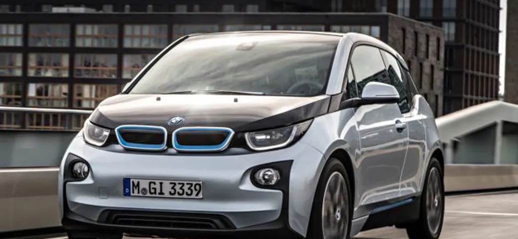 BMW i3: il video dell'elettrica in pista