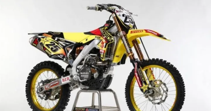 MX1: la Suzuki RM-Z450 Factory 2013 di Desalle e Strijbos