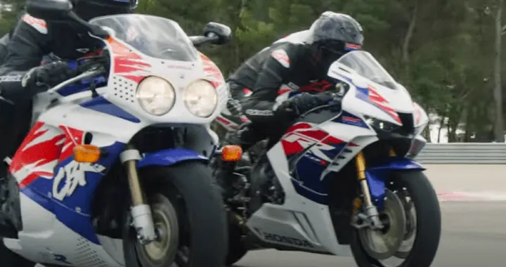 Marc Marquez e Takaaki Nakagami svelano la CBR900RR del '92 e la CBR1000RR-R Fireblade SP 30° Anniversario (Video)