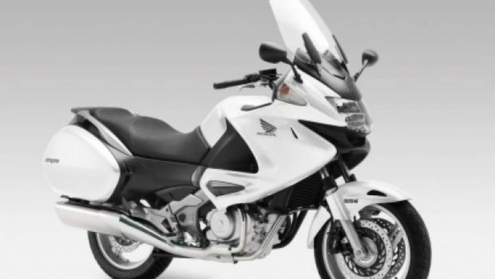 Novità Honda 2010: Deauville Shasta White