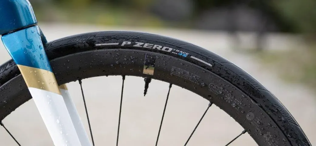 Pirelli P Zero Race 4S TLR: debutta il nuovo pneumatico per bici da strada [FOTO]