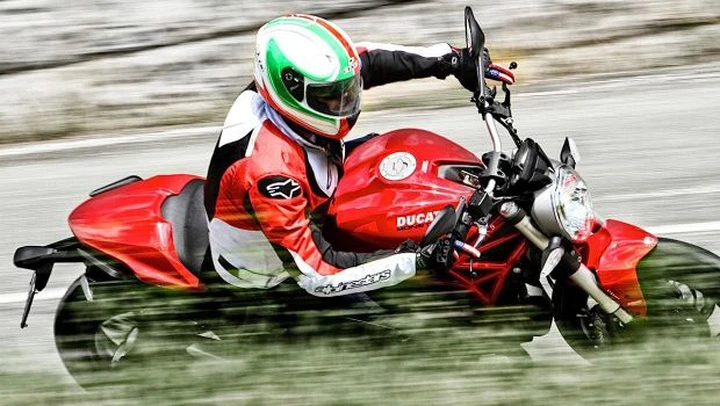 Ducati Monster 821: prova su strada
