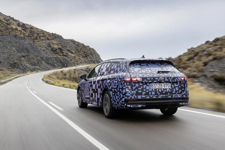 Volkswagen Passat Variant 2024 prototipo test finali
