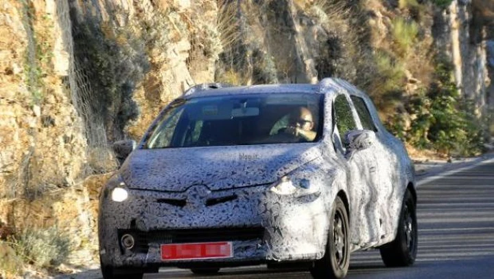 Foto spia Renault Clio SporTour