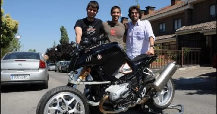 DeChaves Garage: arte e tecnica motociclistica spagnola