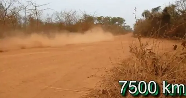 Dalla Sierra Leone alla Francia in sella a una TVS Apache 160cc