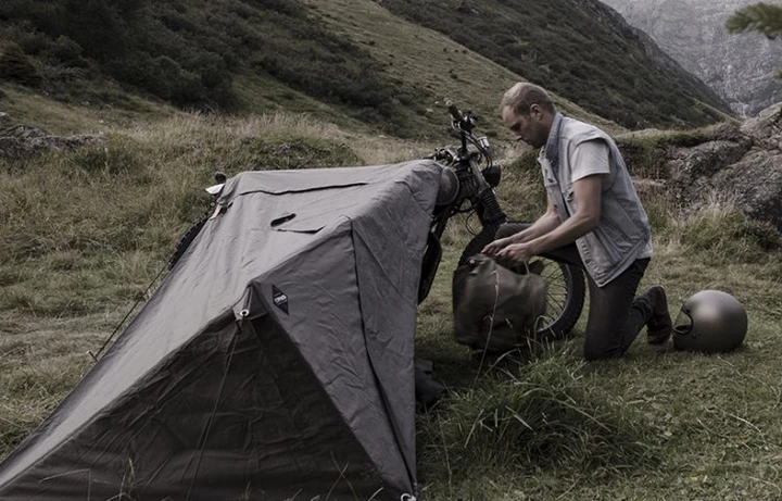 Bivacco con la tenda da moto Exposed