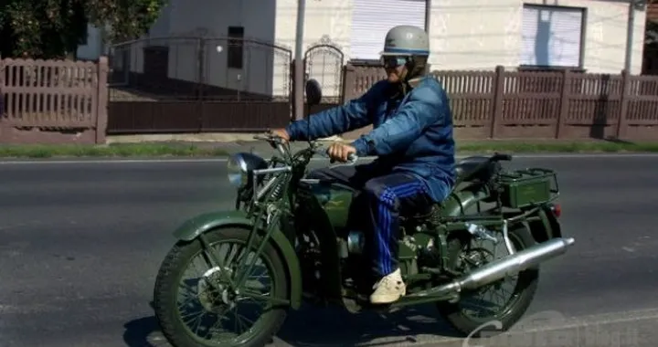 Foto del giorno: Guzzi On Road