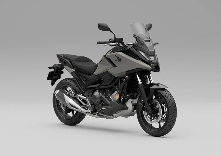 Honda NC750X 2026: crossover versatile con DCT e materiali Durabio