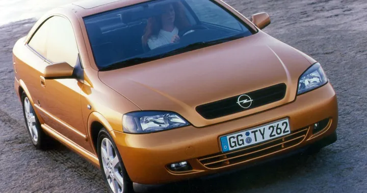 Opel Astra Coupé: 20 anni per la sportiva firmata Bertone