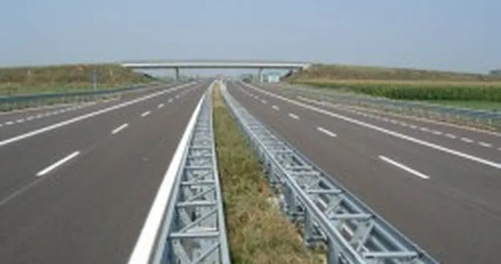Gran Bretagna, una soluzione contro il traffico in autostrada: le corsie d'emergenza a pagamento