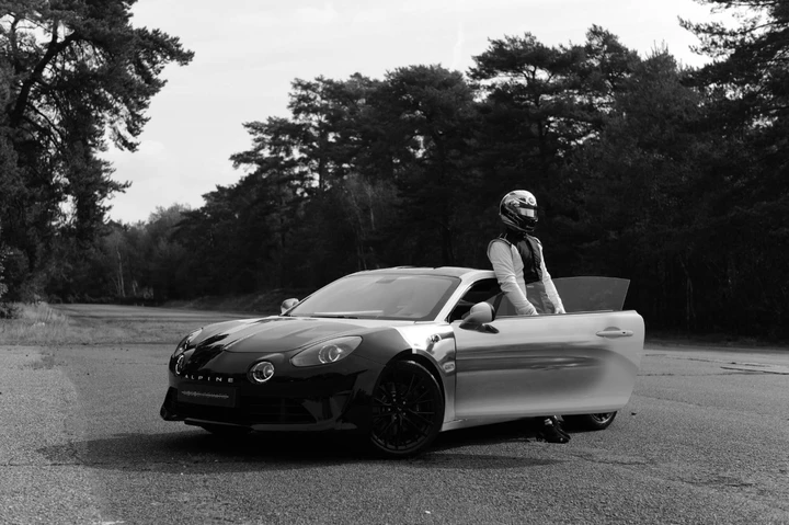Alpine A110 Monochromatic: la fusione perfetta tra arte e ingegneria
