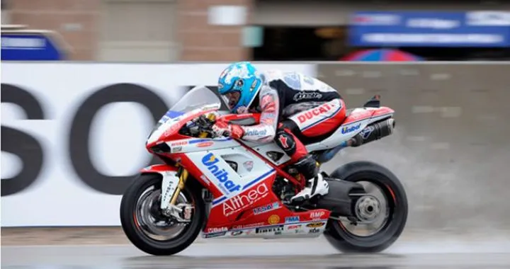 WSBK Miller, se anche domani piove,  "sole" per Carlos Checa e "nebbia" per  Max Biaggi