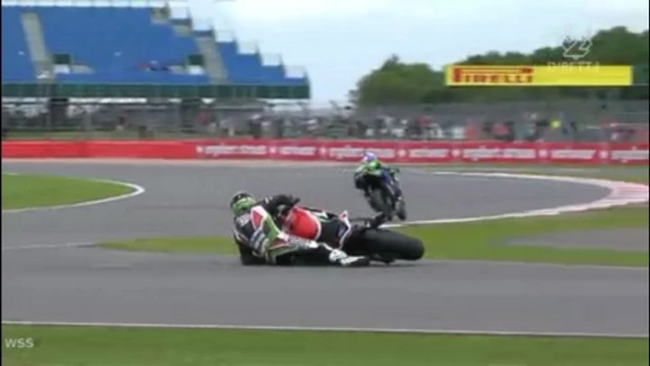Supersport, Silverstone: Sofuoglu vince uno spettacolare duello con Lowes