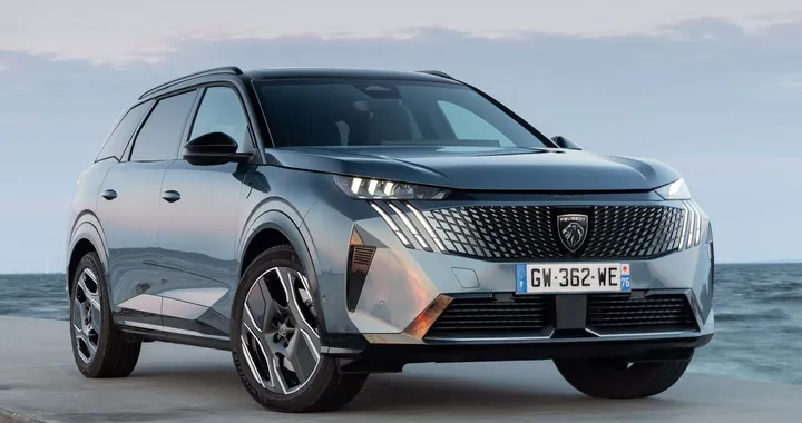 Nuova Peugeot 5008: ora disponibile in Italia con motorizzazioni ibride e elettriche