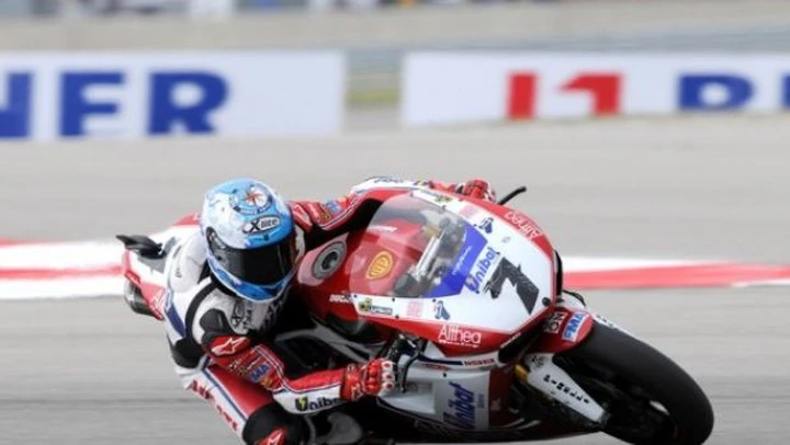 WSBK: Checa in pole position nel pantano di Miller. Smrz, Laverty e Melandri in prima fila