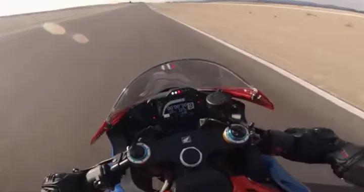 Honda CBR1000 RR-R Fireblade: urla che è un piacere! [Video onboard]
