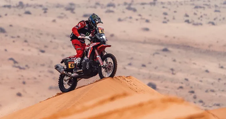 Dakar 2021: Kevin Benavides trionfa tra le moto