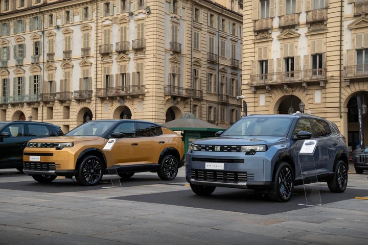 Fiat Grizzly, il nuovo SUV per famiglie debutta a Torino: anche Fastback ed elettrico