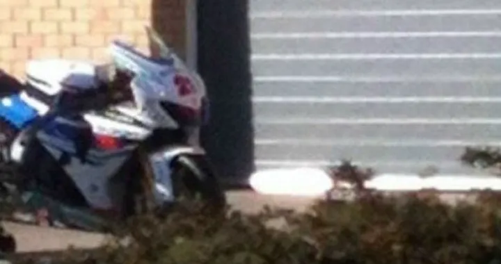 SBK: fotospia della Crescent Yoshimura Suzuki 2012