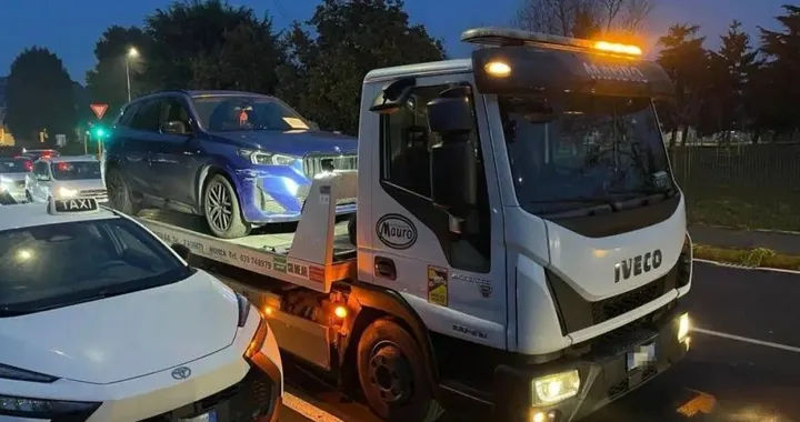 Auto sotto fermo e conducente con patente revocata: c'è la confisca