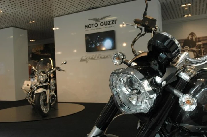 Vespa 946 e Moto Guzzi California 1400 esposte allo Spazio Broletto