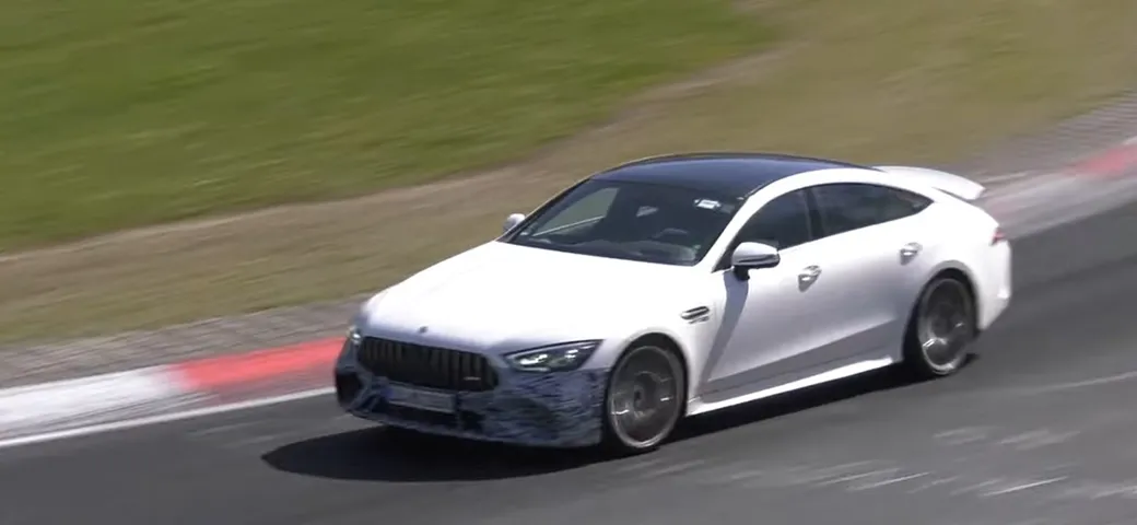 Mercedes-AMG GT 73e: i suoi 800 CV si scatenano al Nurburgring [Video]
