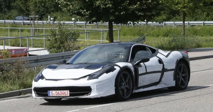 Ferrari 458M: foto spia su strada