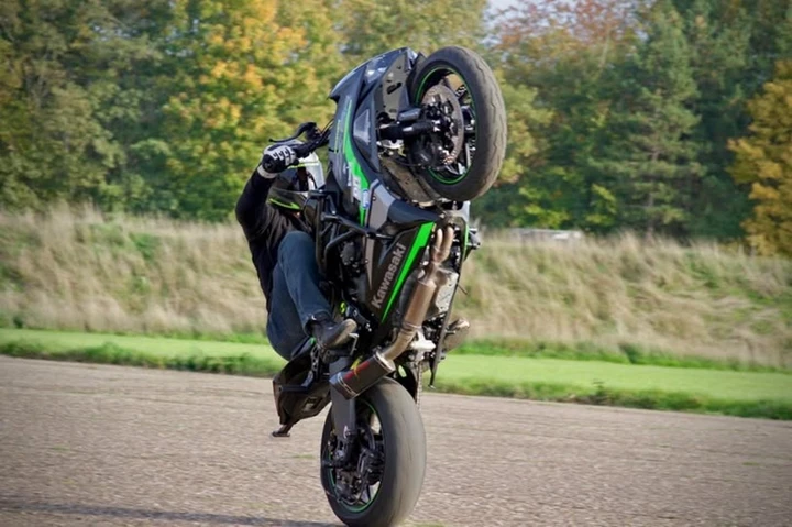Kawasaki ZX-6R, perché uno stuntman la sceglie da 20 anni