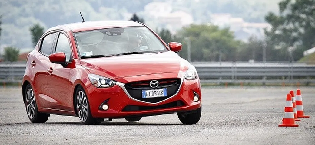 Nuova Mazda2: i suoi sistemi di sicurezza attiva in video