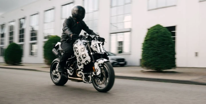 189 cavalli di pura follia: la nuova hypernaked Brabus 1400 R è realtà