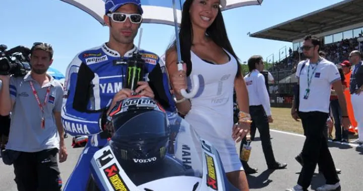 Melandri rinnova con Yamaha per il 2012