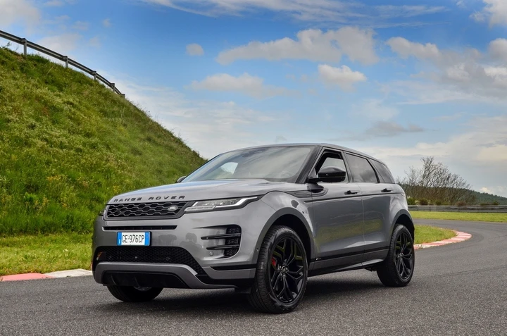 Range Rover Evoque D200 MHEV AWD R-Dynamic S: prova su strada