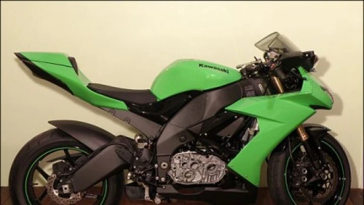 Una Superbike con motore 2 tempi da 1100cc e 250cv su base Kawasaki ZX-10R