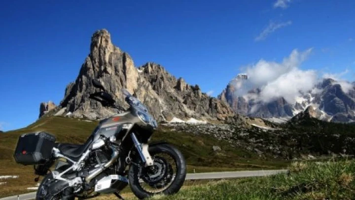 Debutto sulle Dolomiti per la Moto Guzzi Stelvio 1200 4V NTX