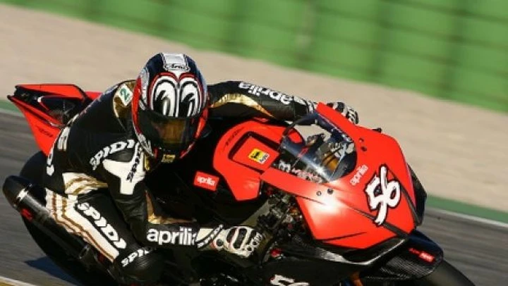 A Valencia prima di Nakano sull RSV4, bene Bautista in 250 Smith in 125