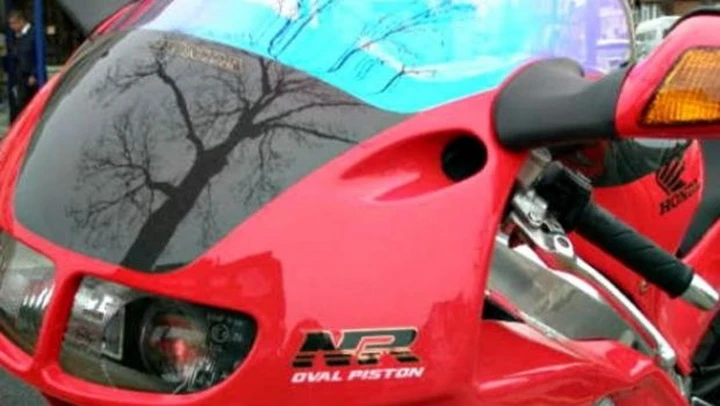 In vendita una Honda NR750 con 2188 km!