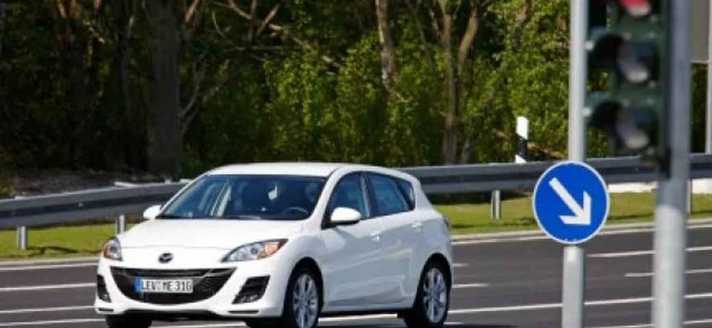Mazda 3 i-stop: dettagli e nuove immagini