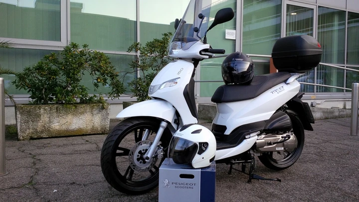 Nuova linea caschi Peugeot Scooters