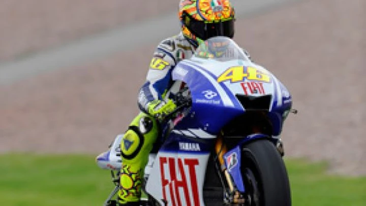 Festival di cadute al Sachsenring. Rossi,  