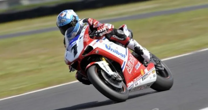 WSBK: Carlos Checa frantuma il record di Phillip Island e ipoteca il primo round