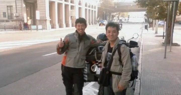 Foto del giorno: da Seul a Londra con una BMW F 650 GS