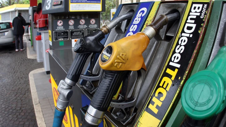 Fine della tregua, benzina e gasolio tornano a salire: le tariffe