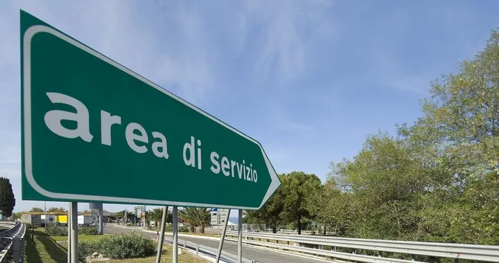 Furti in autostrada: incastrata la banda del "jammer"