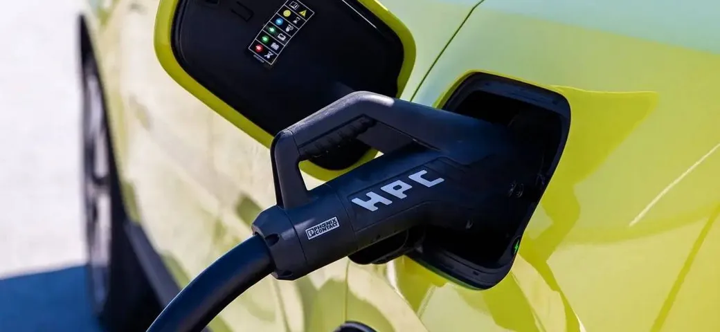La Commissione Europea mette pressione all'Italia verso la mobilità elettrica